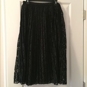 Banana Republic Size 4 lace skirt